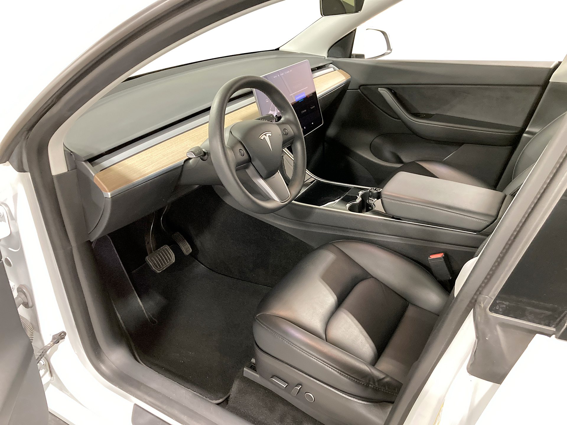 Used 2021 Tesla Model Y Long Range with VIN 5YJYGDEE5MF068876 for sale in Northfield, Minnesota