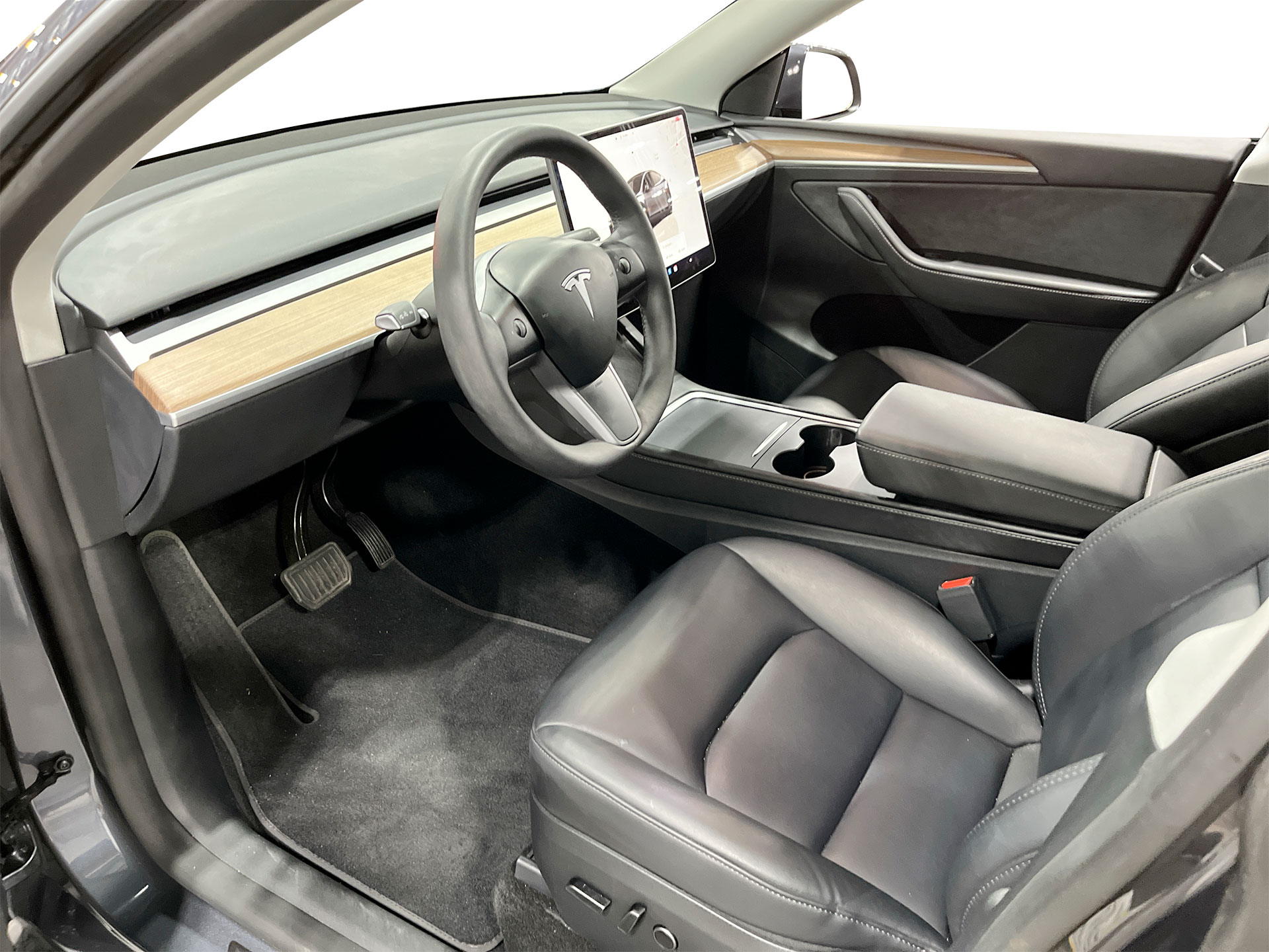 Used 2023 Tesla Model Y Long Range with VIN 7SAYGDEE8PF869017 for sale in Northfield, Minnesota